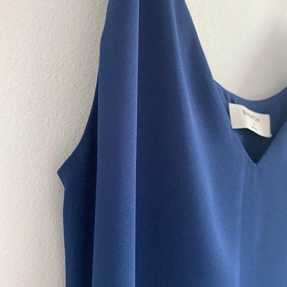 COPY - Aritzia Babaton everly v-neck camisole - Picture 4 of 4
